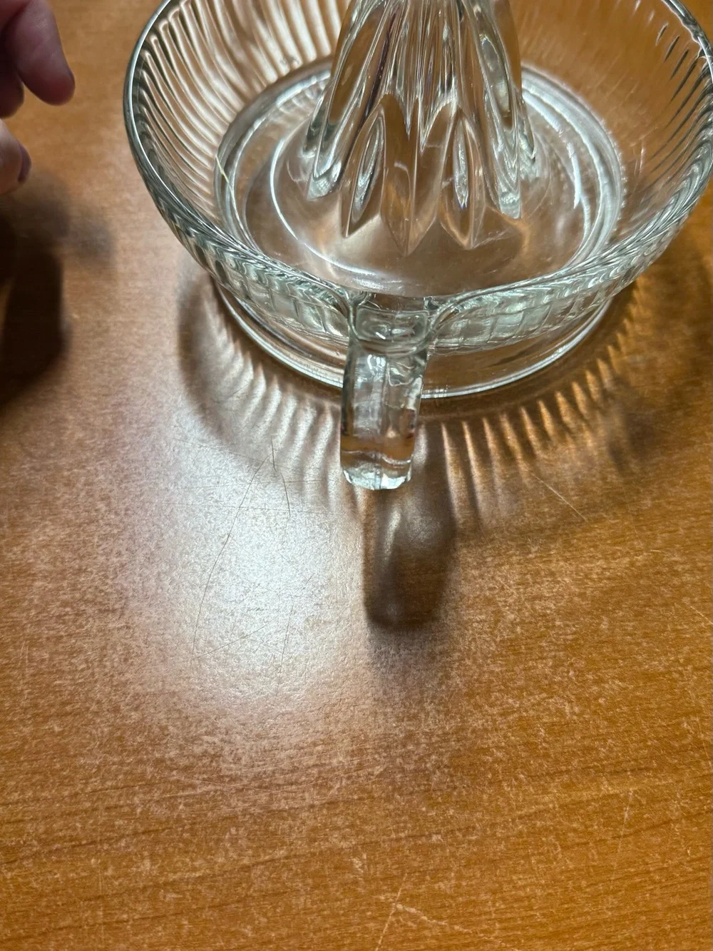 Classic Clear Glass Citrus Juicer with Integrated Reamer